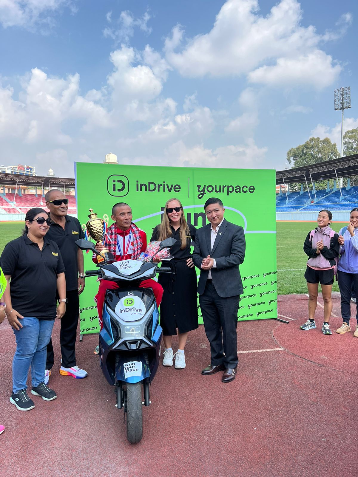 inDrive helped 600 participants prepare for the Kathmandu Marathon and gave the winner an Exciting EV Scooter